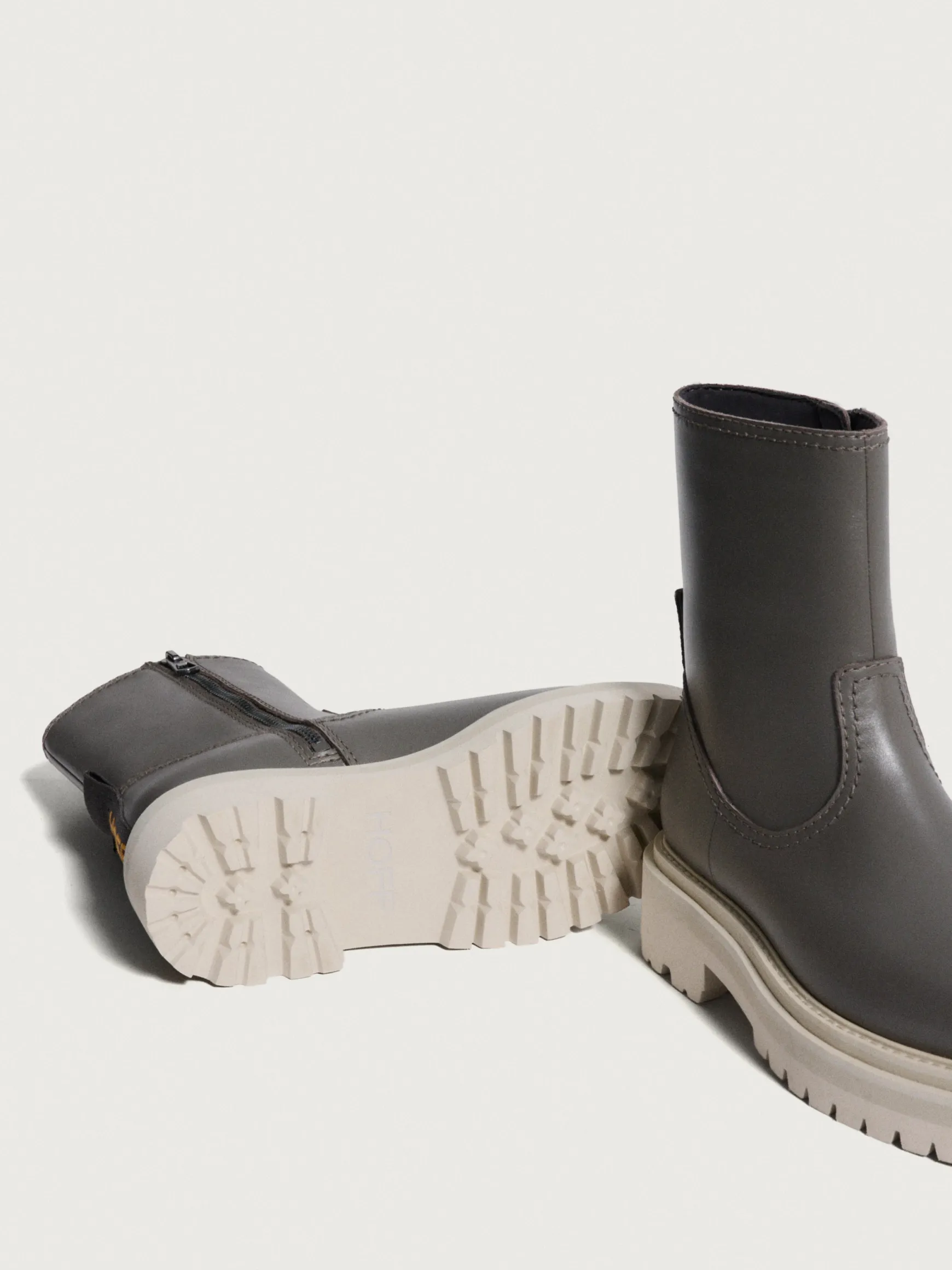 BOTTE EN CUIR OFFICE GRIS
